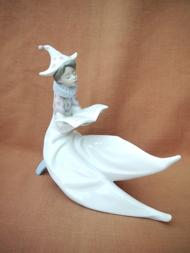 Lladro young jester singer - ,