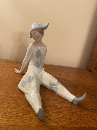 Rare lladro figurine-Sitting