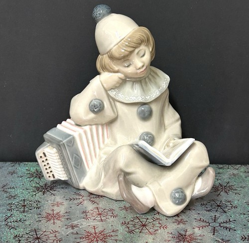 Lladro porcelain figurine girl - lladro,