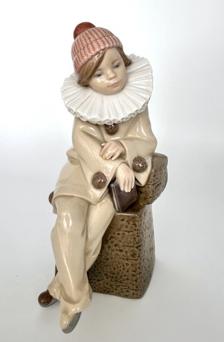 Lladro 5203 little jester - lladro, "little