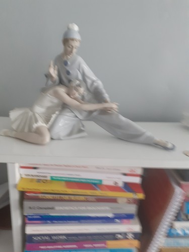 Lladro closing scene staute - closing,
