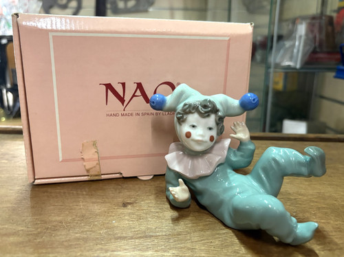 Lovely vintage nao lladro - lovely,