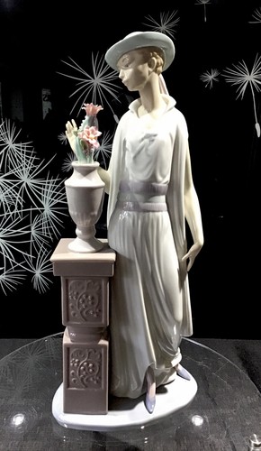 Lladro figurine lady - figurine, ‘lady