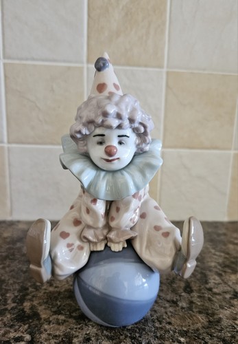 Lladro clown figurine having - clown, "having
