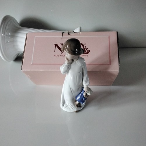 Lladro girl with clown - lladro,