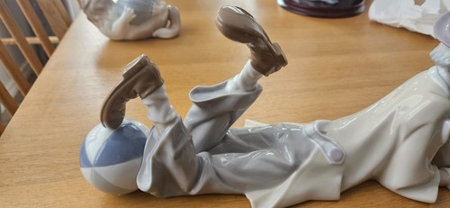 Lladro 4618 reclining clown - 4618,