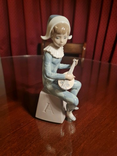 Lladro 5075 harlequin on - 5075, a